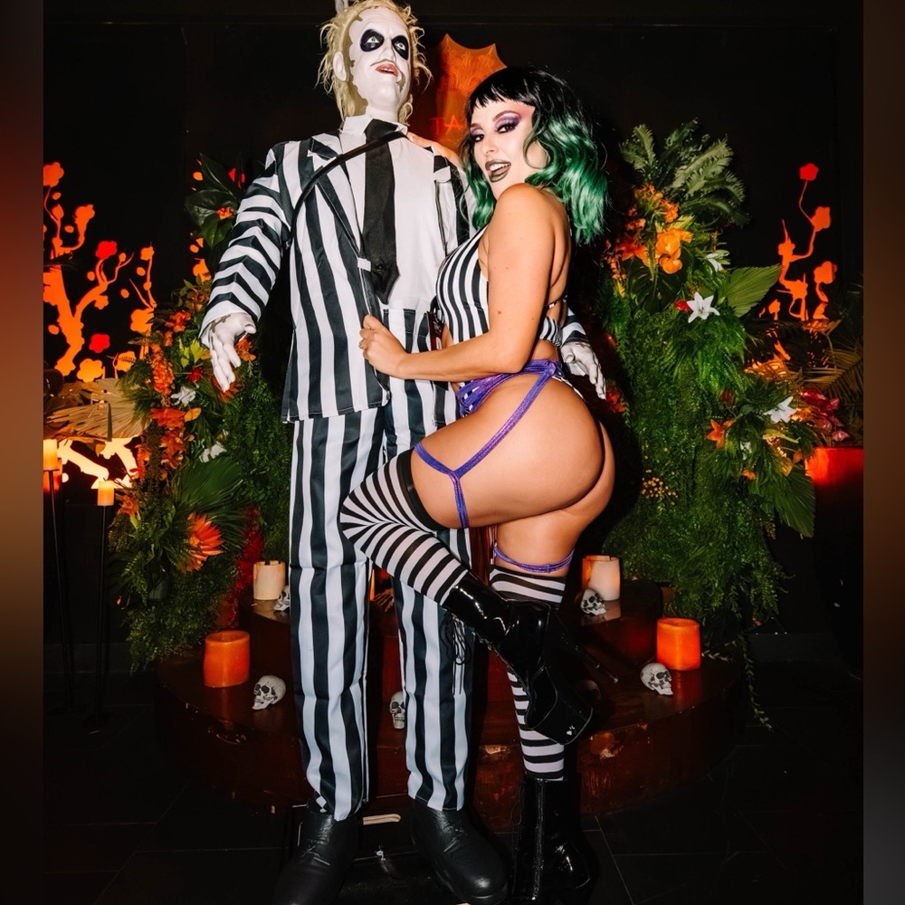 6.4FT Beetlejuice Animatronic Halloween Decoration, sexy woman costume & wig